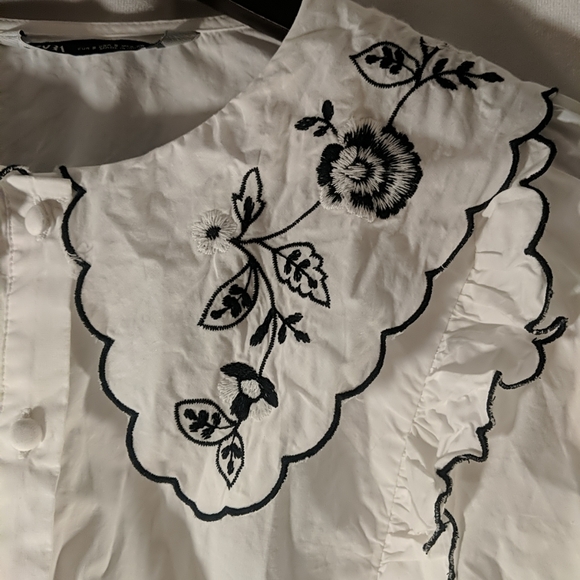 ZARA Embroidered Floral White Dress Shirt Button-up Peasant small s black collar - Picture 4 of 15